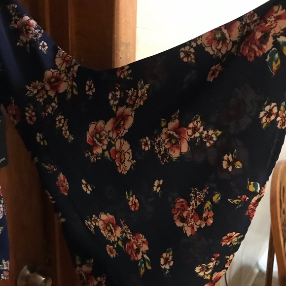 Floral Free Press Top - Picture 3 of 3